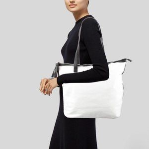 NWT WALTER BAKER WHITE CARLY WEEEKENDER BAG CLASSIC CANVAS AND VEGAN LEATHER